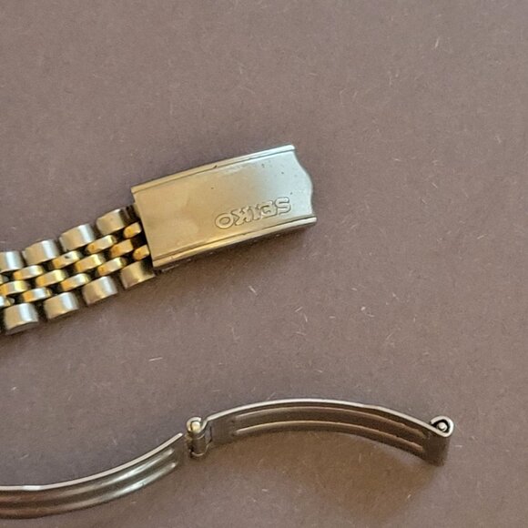 Seiko Quartz Two-Tone Stainless Steel Watch With Day-Date Function - Picture 7 of 8